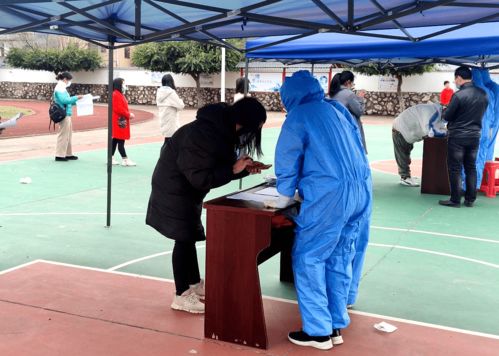 曲江楓灣鎮開展全員大規模新冠病毒核酸采集演練，運動場館高效服務顯擔當